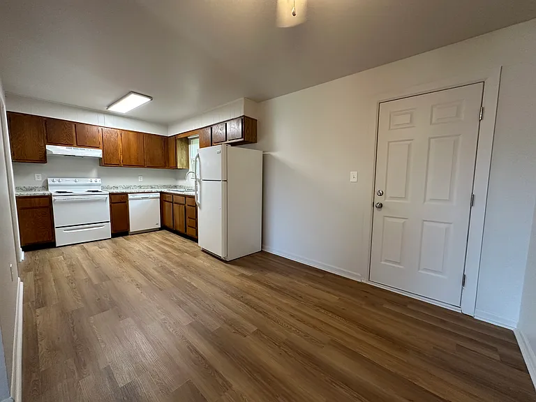 1822 Meadowland Ln #B — Photo 2