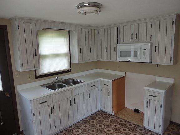 2nd image of 212 N Main St APT 3A