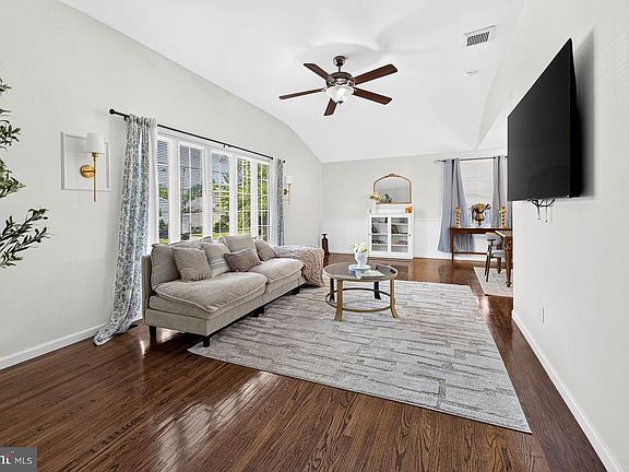 2nd image of 119 Linda Ave