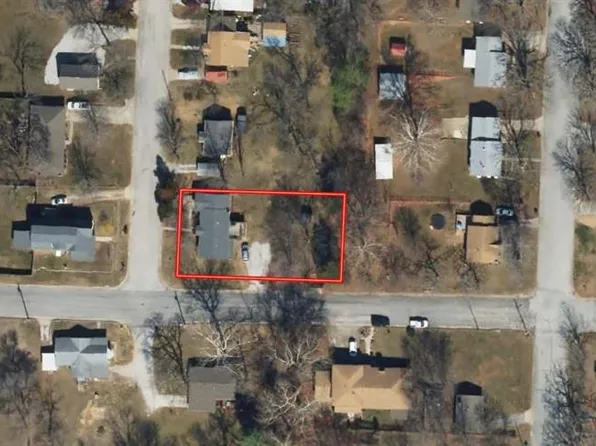 525 S West St, Nevada, MO 64772