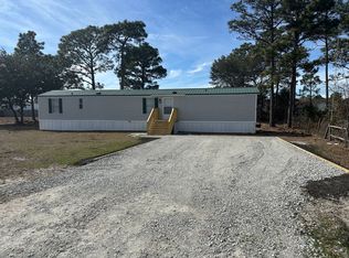 119 N King St, Hubert, NC 28539