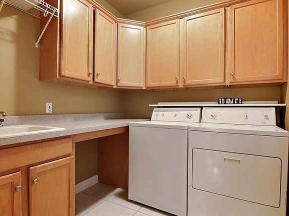 5th image of 364 Saint Andre Dr