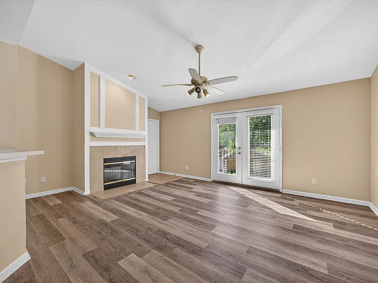 13727 Richmond Park Dr N #105 — Photo 5