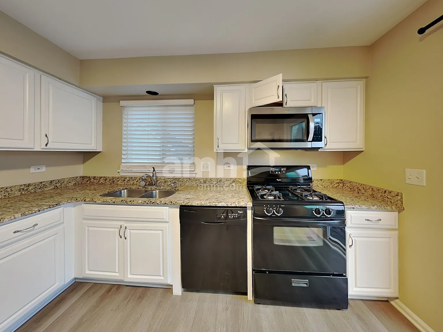 4 bed, 2.5 bath, 1431 sqft, $2,955 — Photo 3