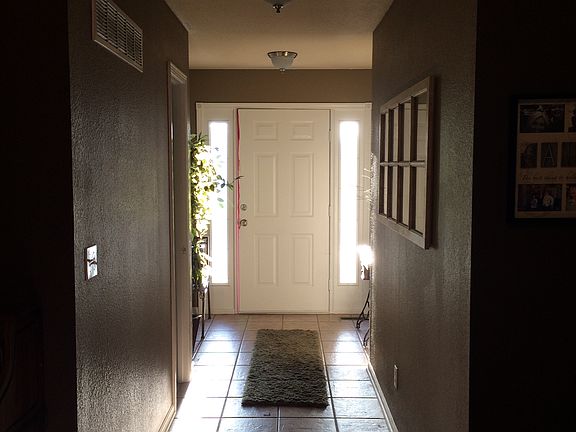 5th image of 920 N Hickory Dr