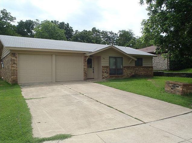 1st image of 1004 Briar Oaks Dr