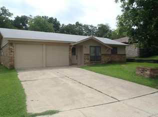 1004 Briar Oaks Dr, Irving, TX 75060