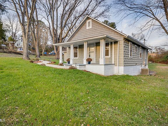 3rd image of 133 Pinehurst Dr
