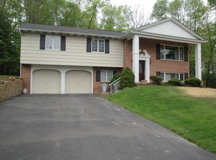 132 Serfas Dr, Stroudsburg, PA 18360