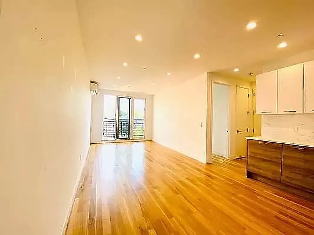 462 Madison Street — Photo 3