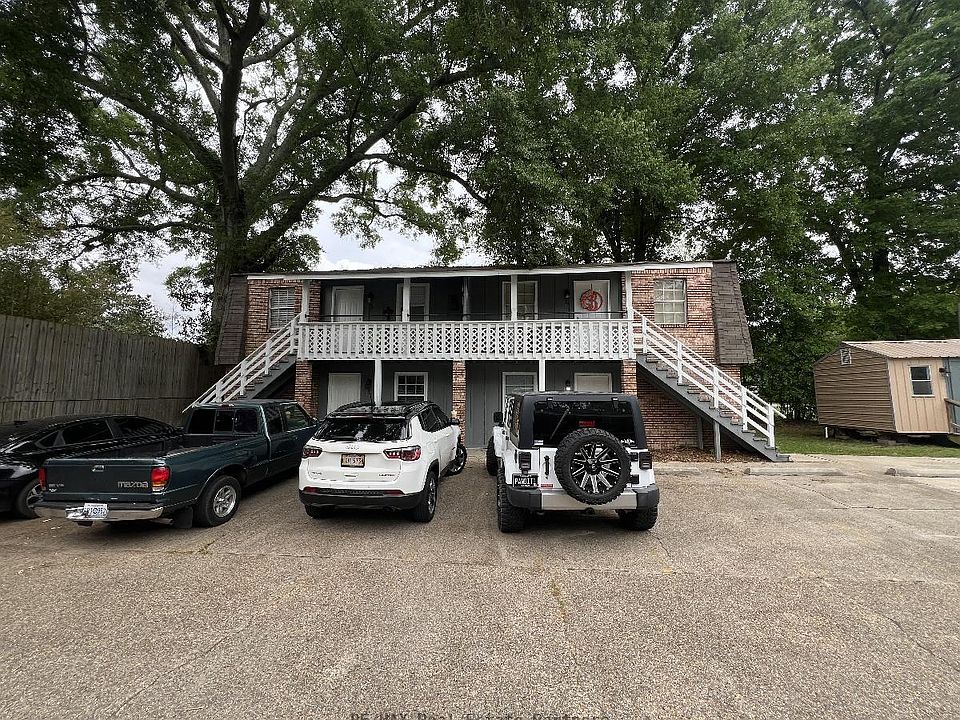 1st image of 806 Maxwell Dr #1