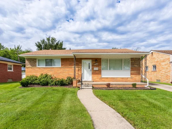 35049 Golden Dr, Clinton Township, MI 48035