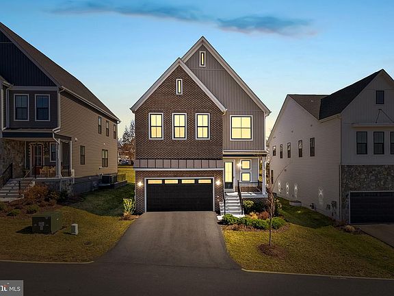 2nd image of 21340 Rainier Ln