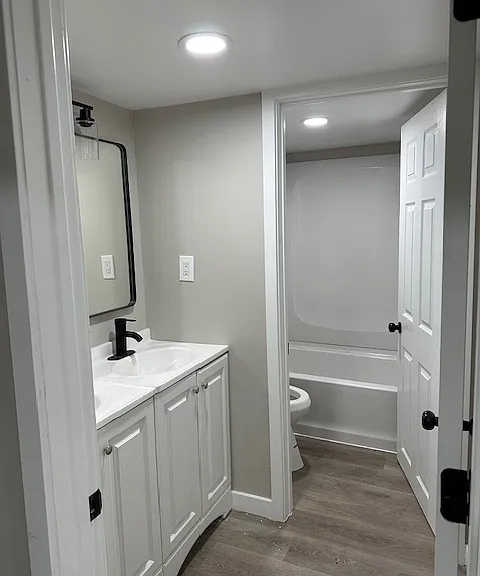 544 S Donovan St #B — Photo 4