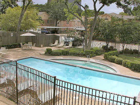 3rd image of 3226 Alabama Ct #441