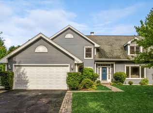 310 Chesterfield Ln, Vernon Hills, IL 60061