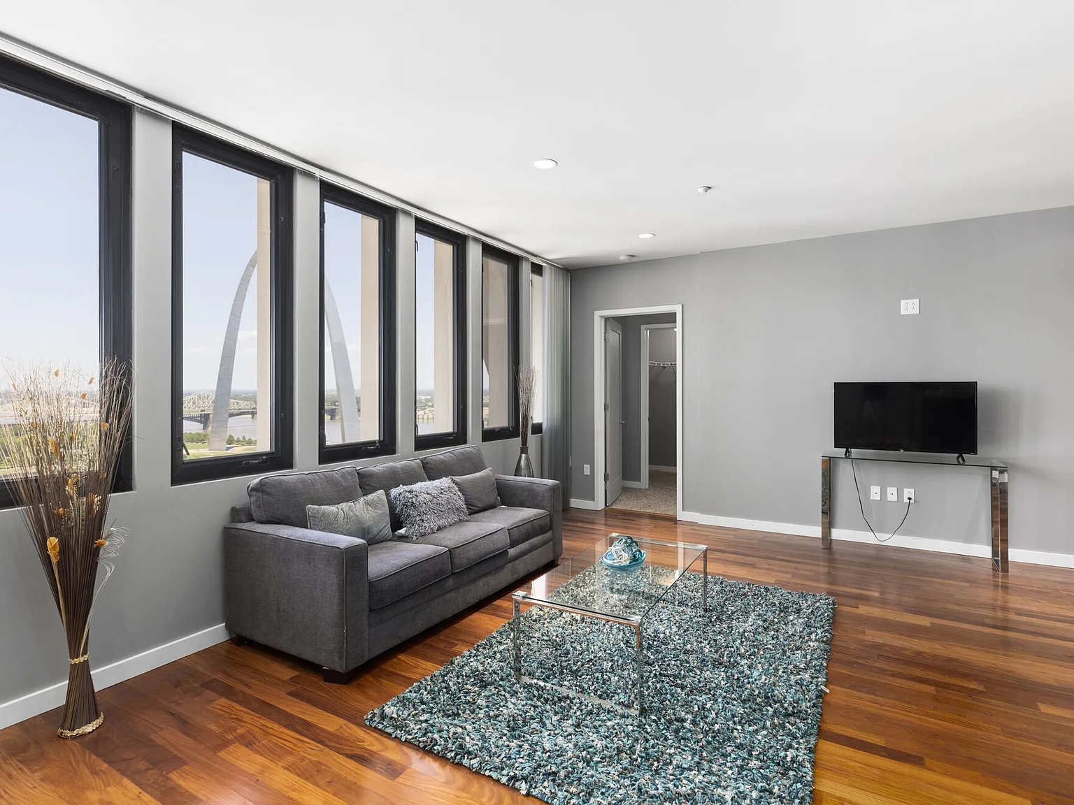 Pointe 400 Apartments — Photo 2
