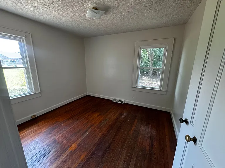 816 Churchill Dr — Photo 13