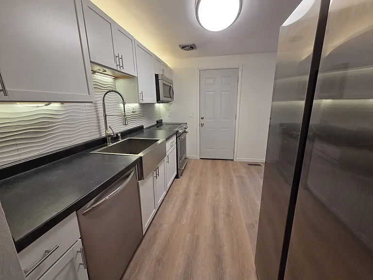 735 Southbriar Rd — Photo 5