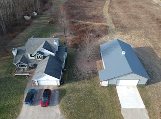 696 S Coats Rd, Oxford, MI 48371