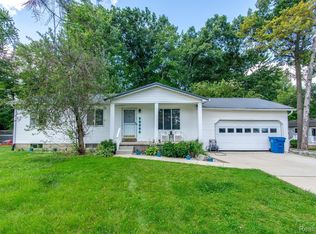 14280 North Rd, Fenton, MI 48430