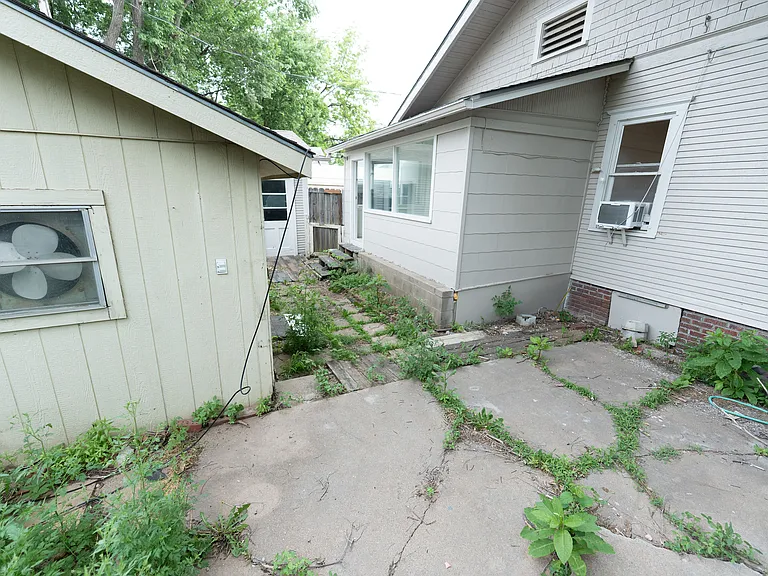 418 N Houser Dr — Photo 15
