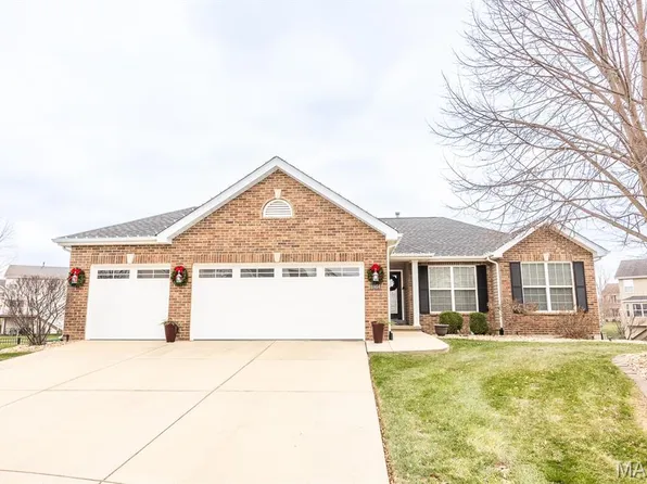 6904 Arbor Cove Dr, Fairview Heights, IL 62208