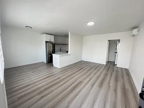 160 N Holliston Ave #8 Photo 1