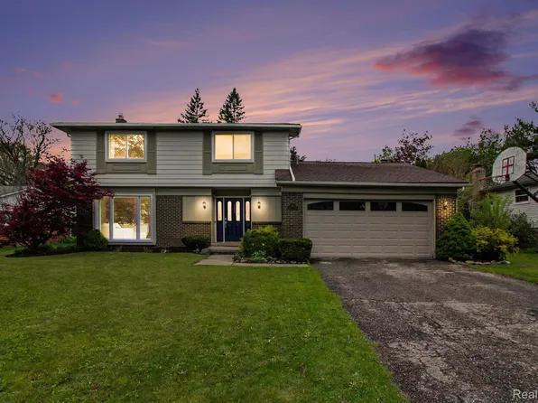 2964 Walmsley Circle Dr, Lake Orion, MI 48360