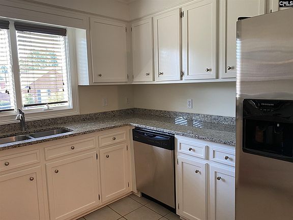 4th image of 105 Hillshire Ct