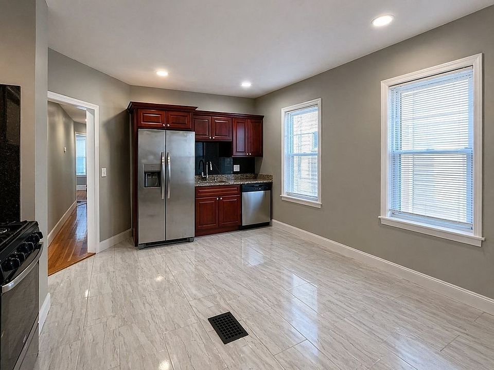 1st image of 9 Nightingale St APT 2