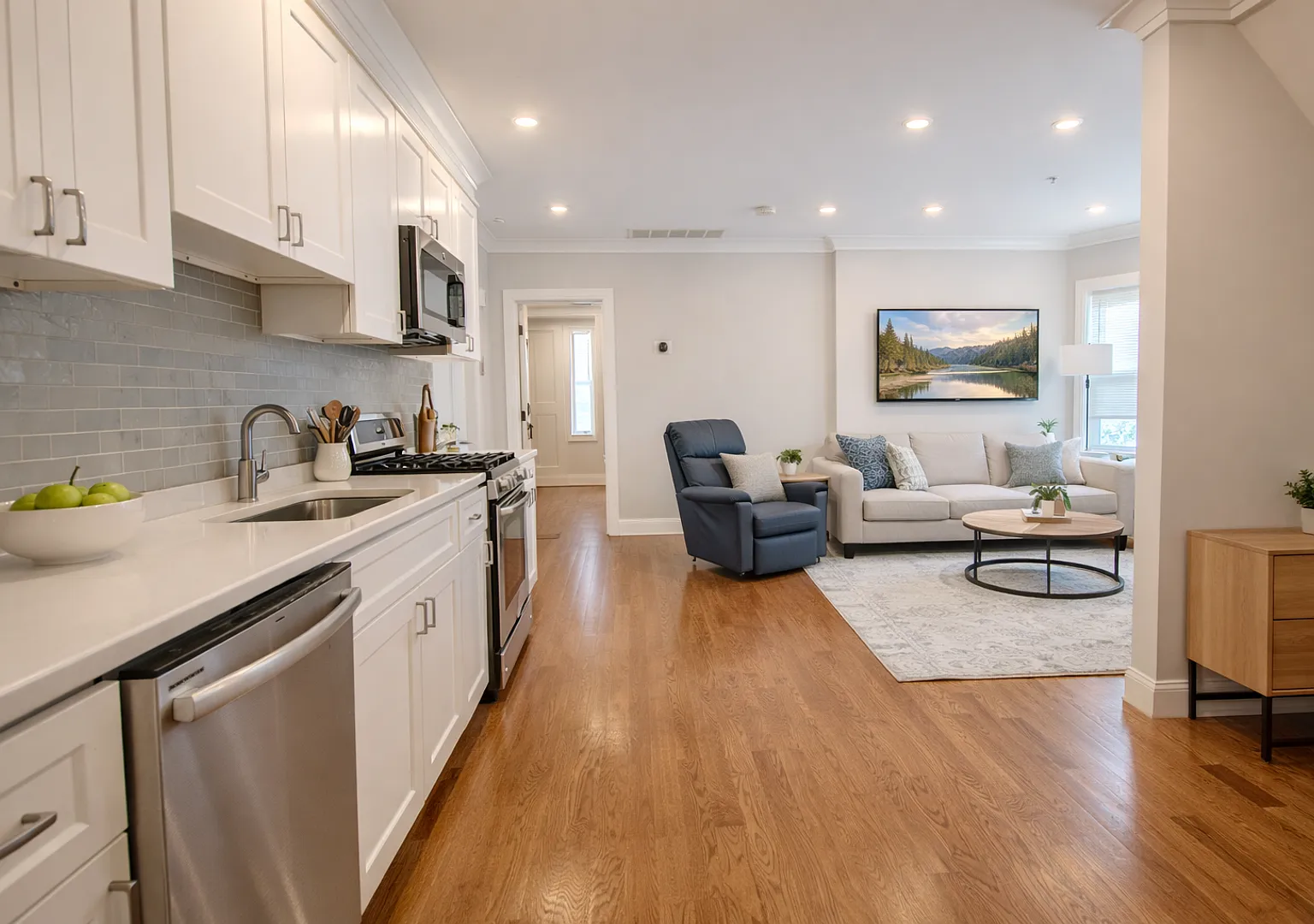 New Luxury Construction! No Fee, 2 baths, Pet Friendly, Laundry in Unit, Near T, 1 Parking Space ... — Photo 1
