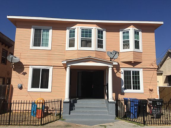 4th image of 965 W 42nd Pl