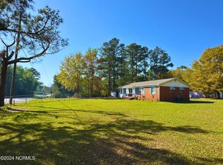 452 Nine Foot Rd, Newport, NC 28570