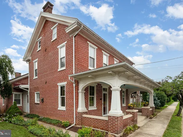 407 E Derry Rd, Hershey, PA 17033