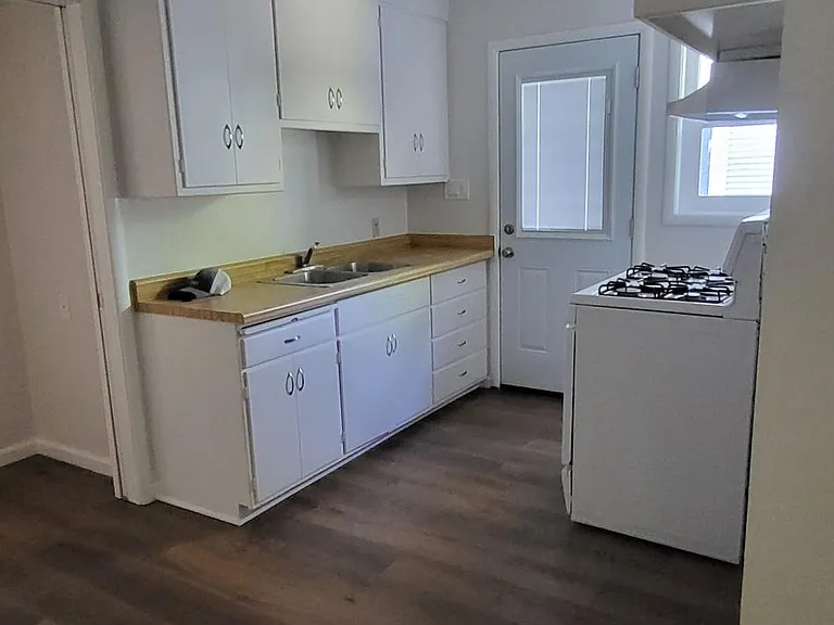 848 9th Ave — Photo 7