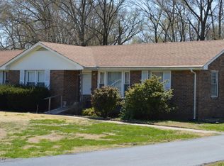 208 Essex Dr, Clarksville, TN 37043