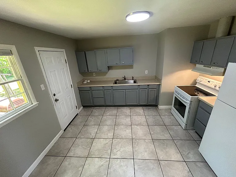 2207 Norwood Dr NW — Photo 5