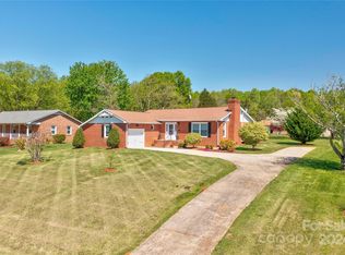 410 W Ormand Ave, Bessemer City, NC 28016