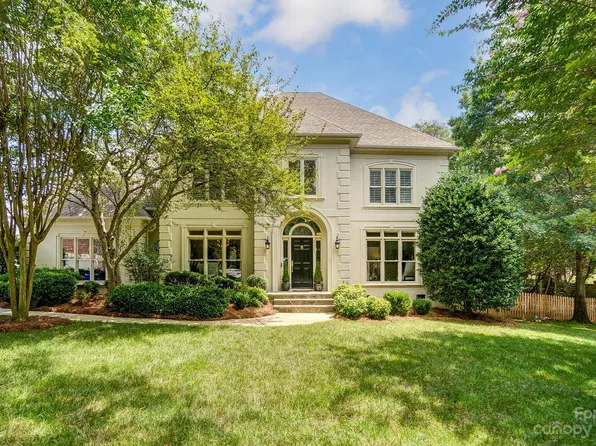 2407 Queensland Dr, Charlotte, NC 28270