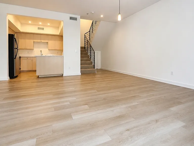 1226 23rd St #9 — Photo 7