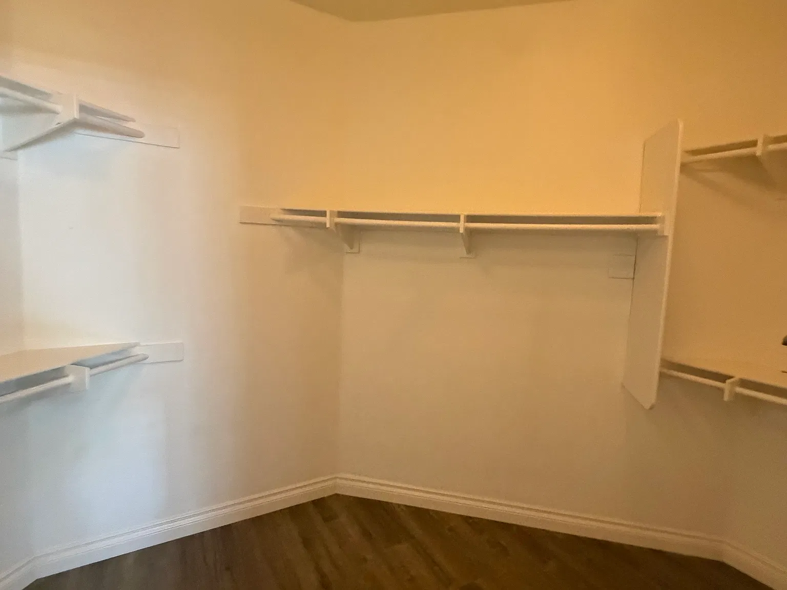 5 bed, 2871 sqft, $5,300 — Photo 4