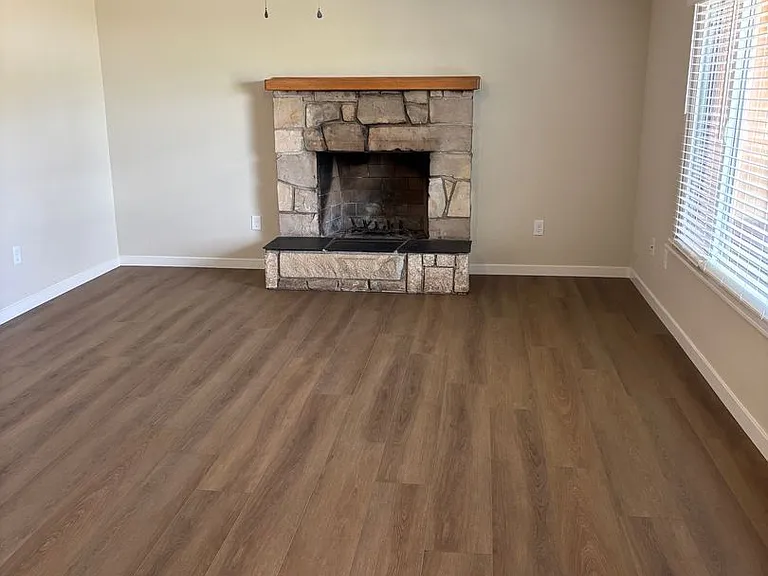 1182 Franklin Ave — Photo 2
