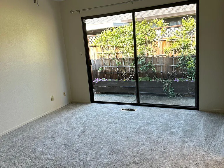 24 Doris Ct — Photo 11