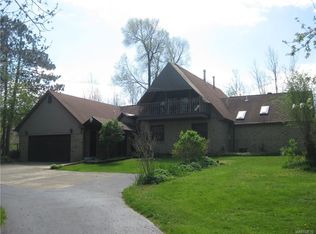 2975 Amsdell Rd, Hamburg, NY 14075