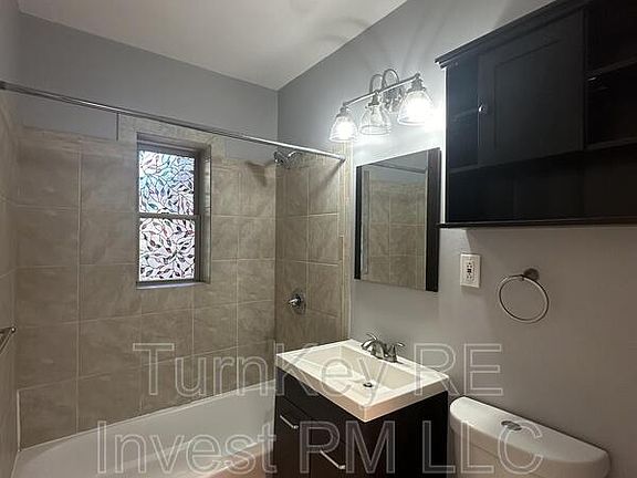 3rd image of 18549 Dundee Ave