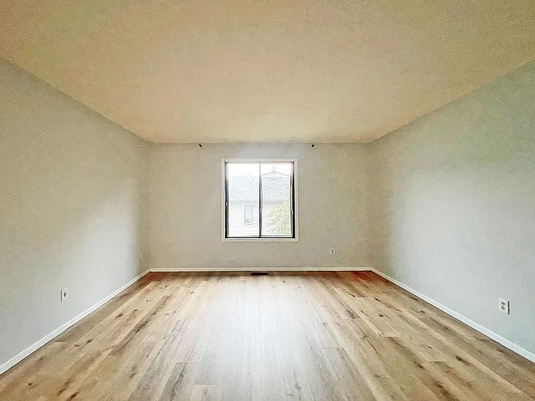 1133 Trailwood S — Photo 7