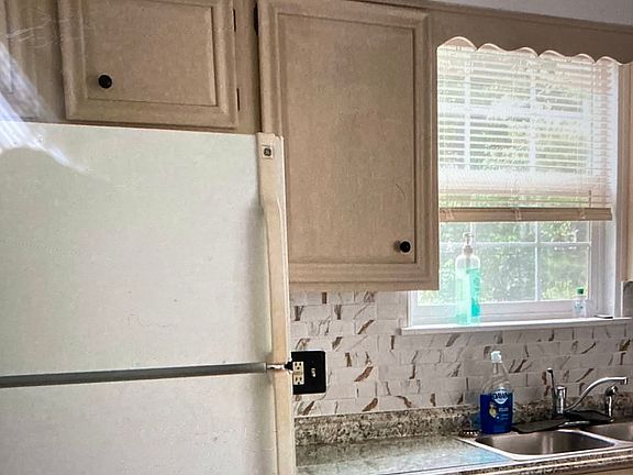 2nd image of 172 Elephant Rd #2