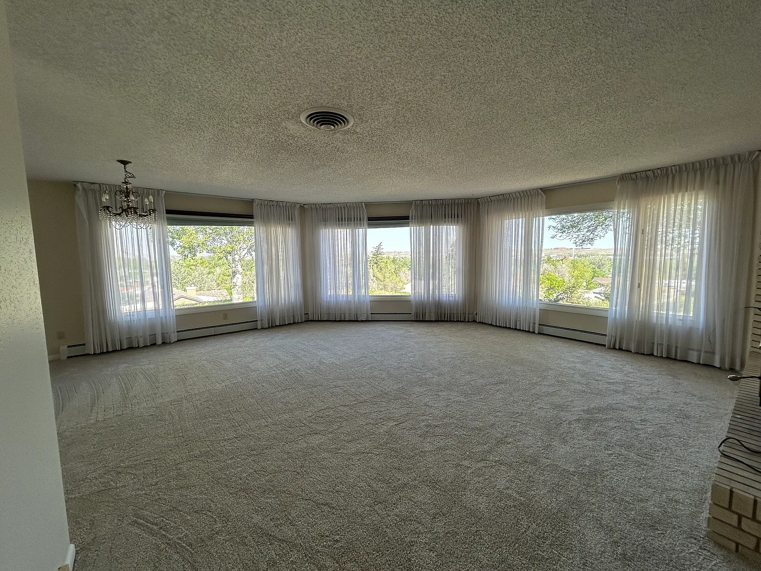 3 bed, 2.5 bath, 3209 sqft, $2,600 — Photo 4