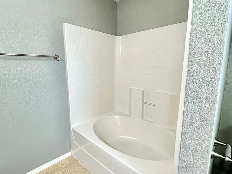 2315 Windy Cir — Photo 11